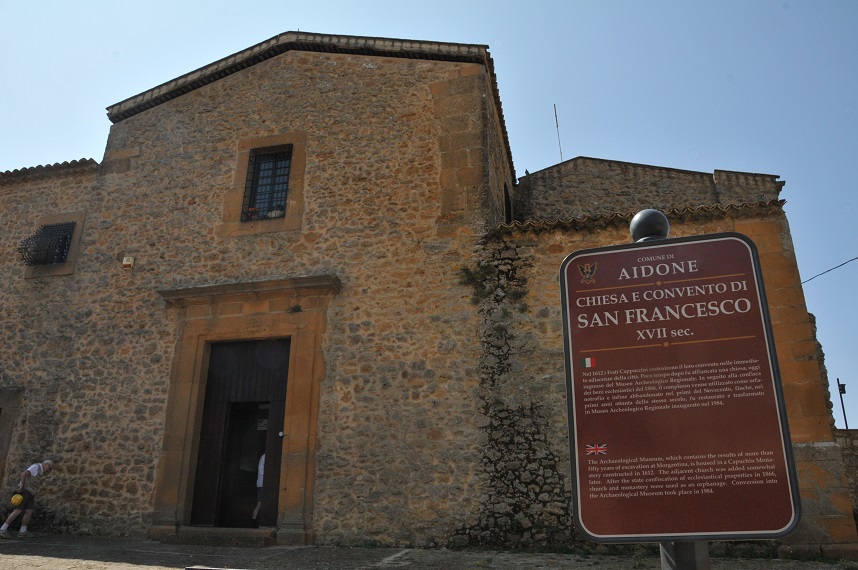 aidone_chiesa-san-francesco_sede-museo-archeologico_foto-graziano-tavan
