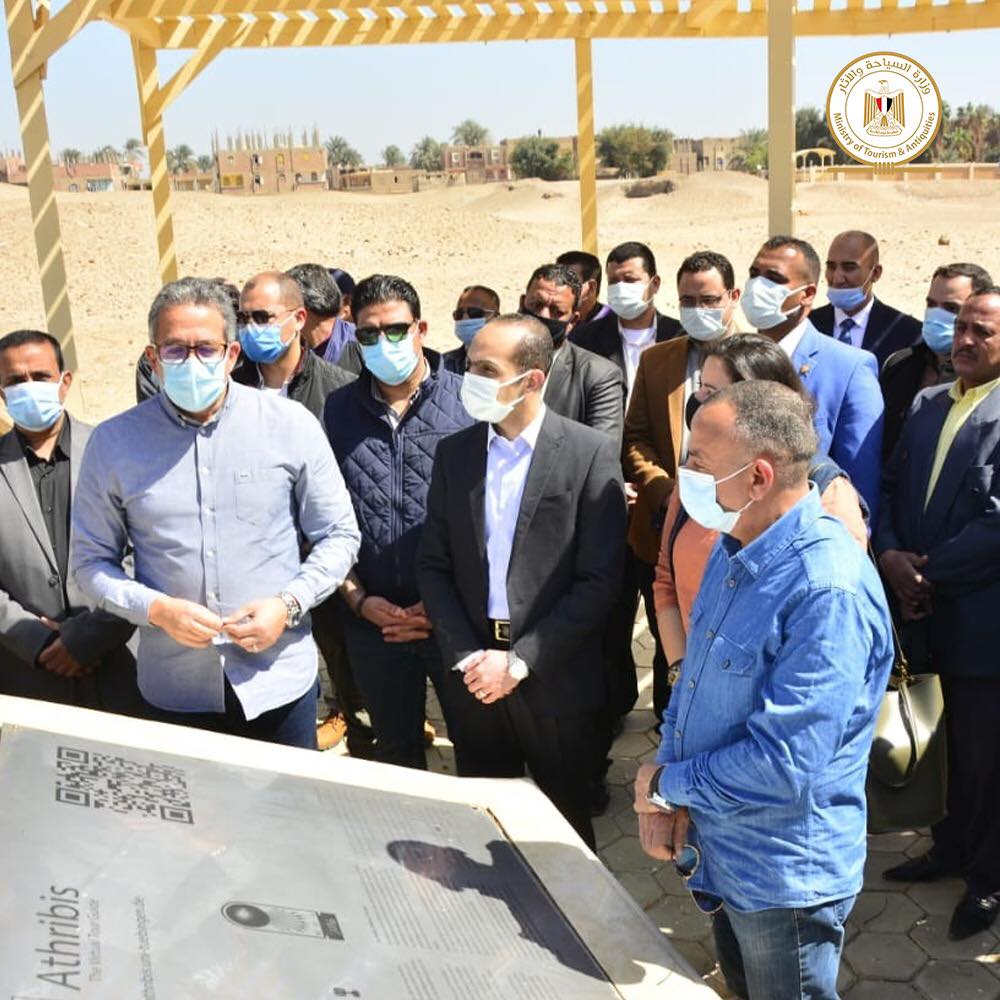 egitto_sohag_inaugurazione-restauri_pannelli-didattici-athribis_ministro_foto-ministry-of-tourism-and-antiquities