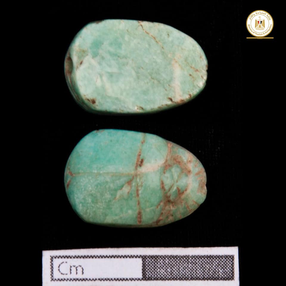 egitto_Kom al-Khaljan_scoperte-110-tombe_amuleti-scarabei_foto-ministry-of-tourism-and-antiquities