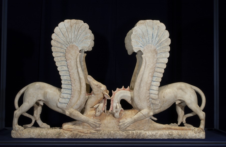 ascoli-satriano_museo-civico_trapezophoros_foto-polo-museale-s-maria-del-popolo