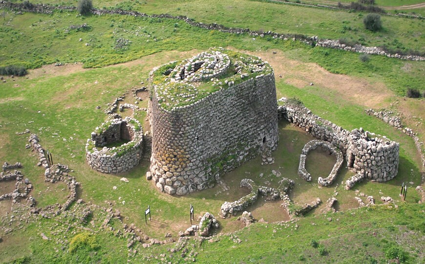 losa_Nuraghe_veduta-aerea_foto-paleotur
