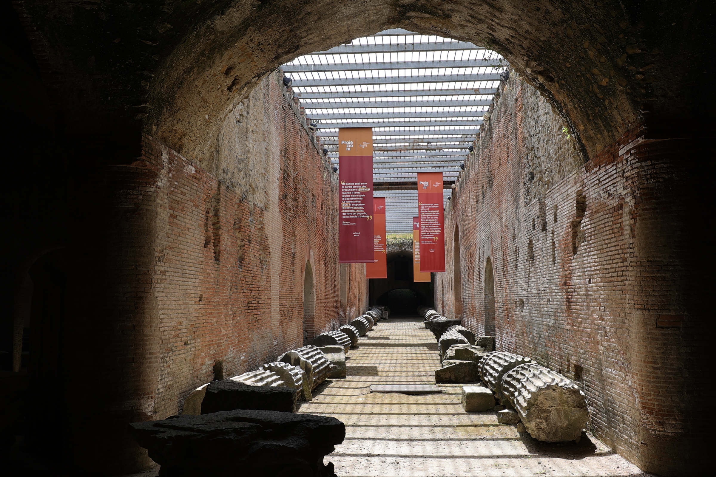 pozzuoli_anfiteatro_mostra-Proiezioni_sotterranei_foto-pafleg