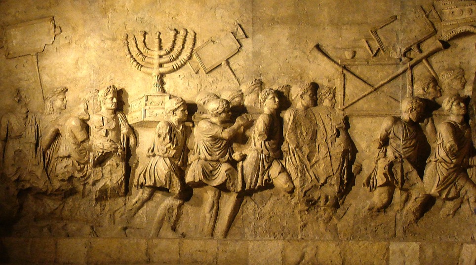 roma_arco-di-tito_spogliazione-menorah-e-oggetti-sacri-dal-tempio-copia-del-rileivo_foto-PArCo
