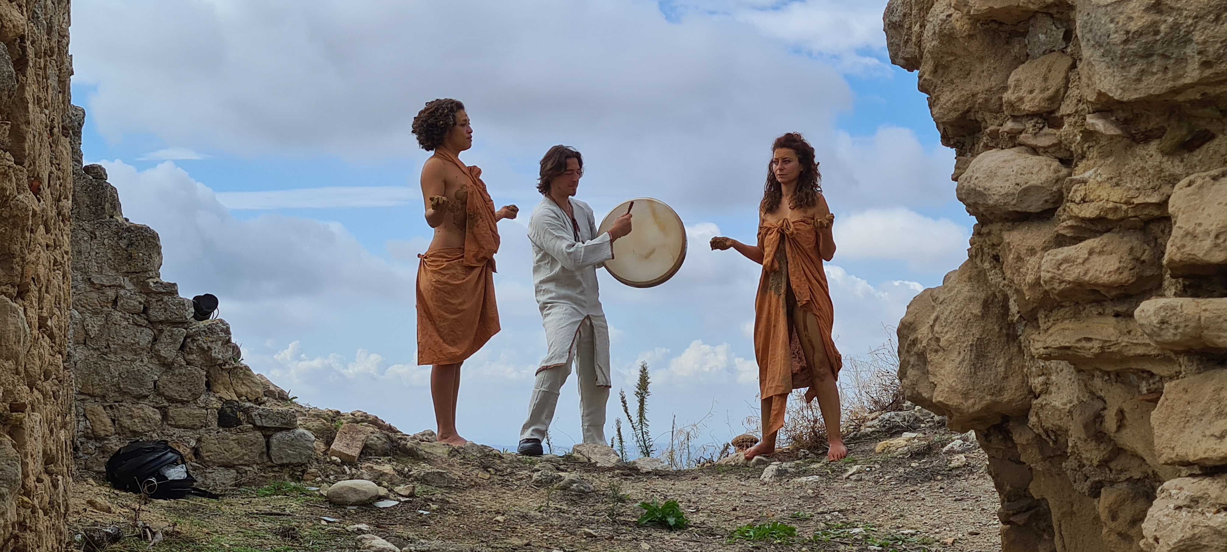 Licodia Eubea - Madre Terra Natura Naturans . Performance al castello Santapau_1_foto-graziano-tavan
