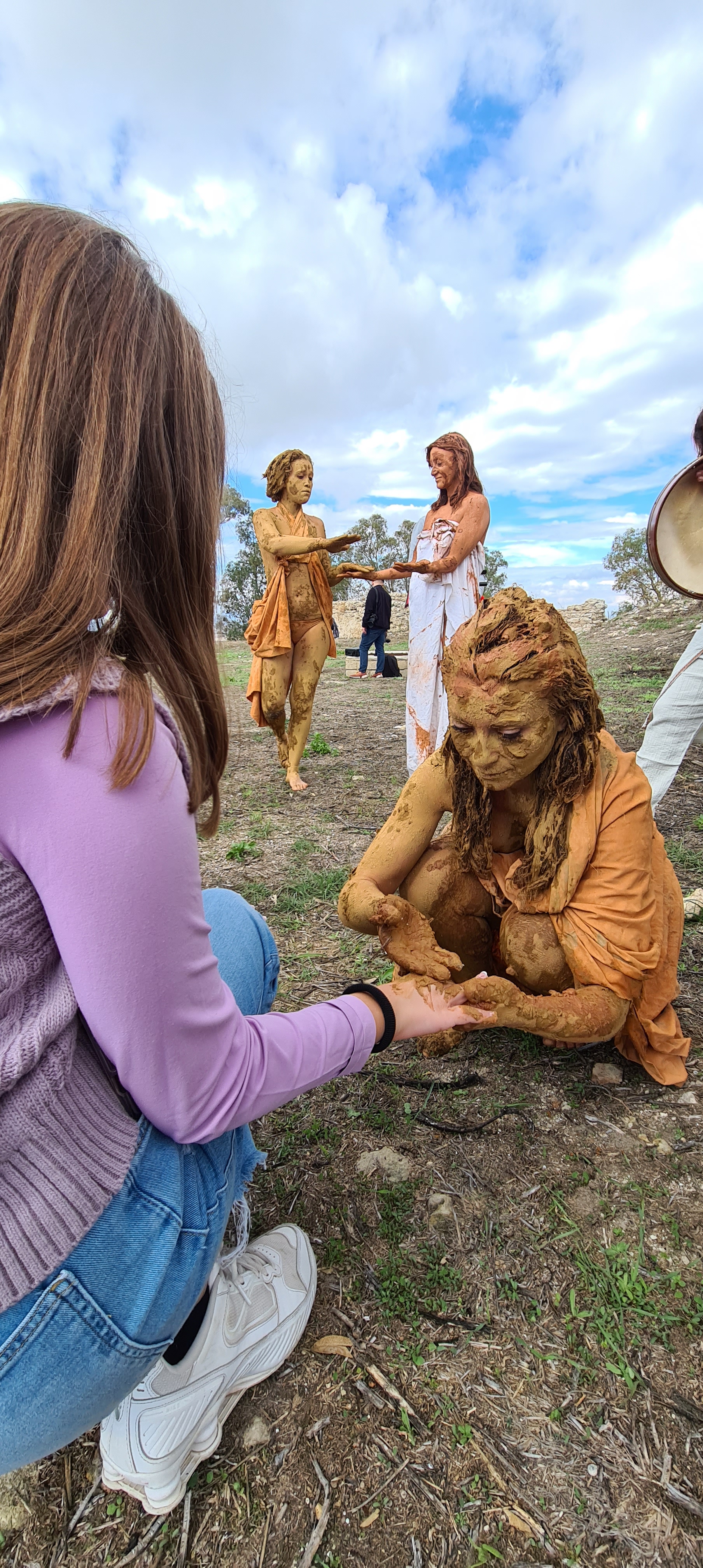 Licodia Eubea - Madre Terra Natura Naturans . Performance al castello Santapau_2_foto-graziano-tavan