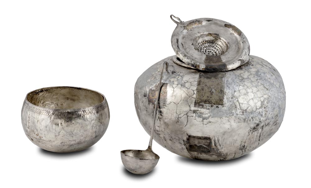 roma_villa-giulia_Villa-Poniatowski_corredo-tomba-Bernardini-di-palestrina_lebete-attingitoio-colino_foto-etru