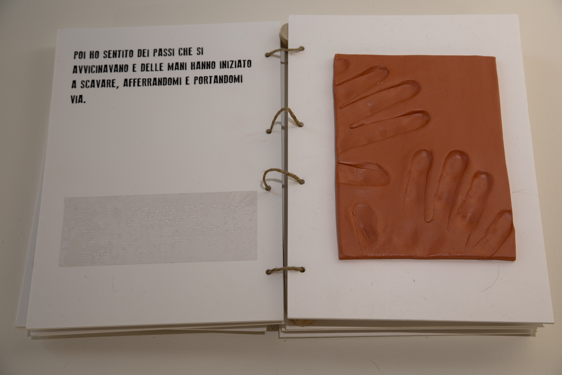 vicenza_gallerie-d-italia_progetto-argilla-storie-di-vasi_supporto-tattile_foto-sofia-sandri_gallerie-d-italia