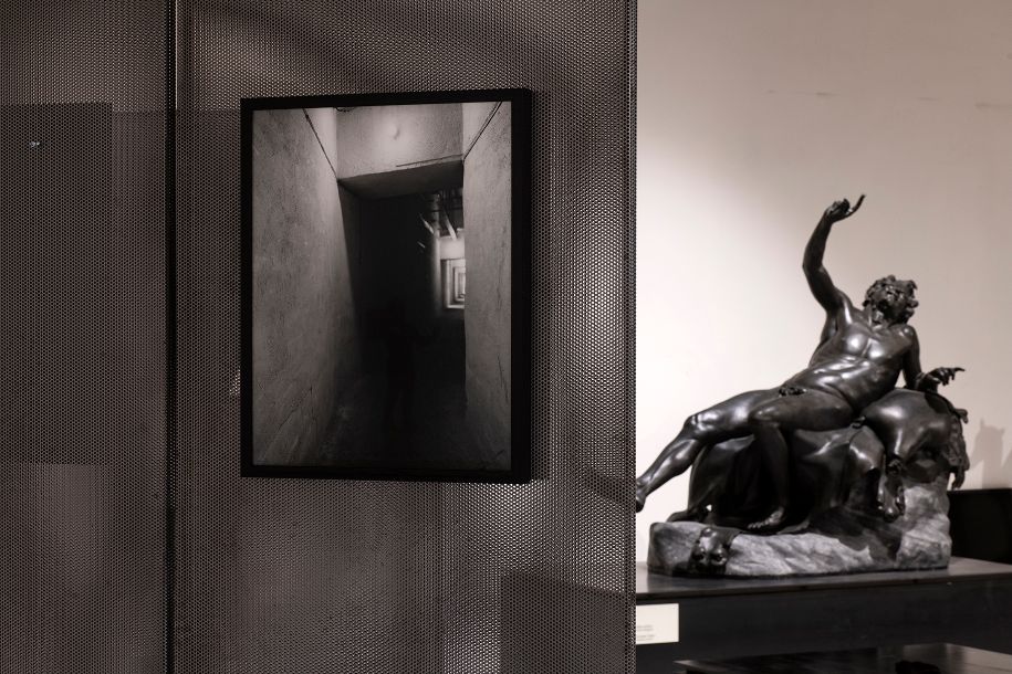 napoli_mann_mostra-fotografica_sing-sing_allestimento-sala-villa-dei-papiri_foto-luigi-spina