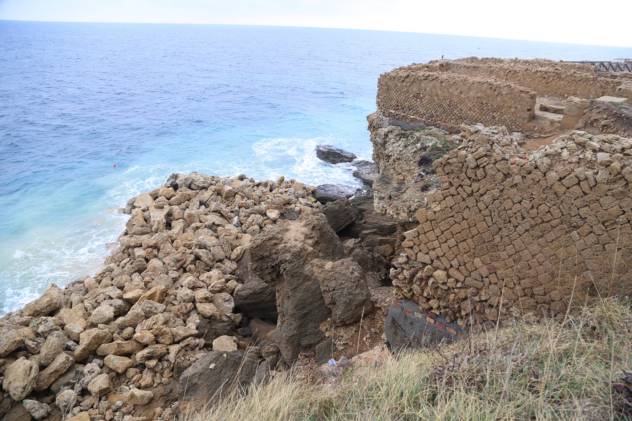 capo-colonna_muro-romano-con-crollo-dopo-nubifragio_foto-mic