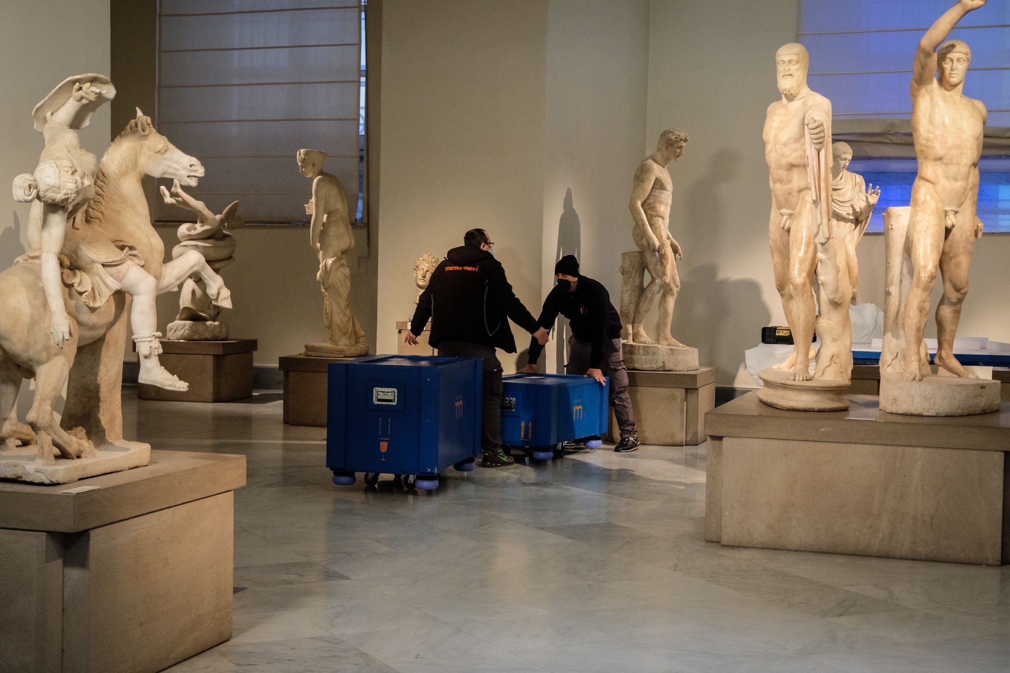 napoli_mann_cento-opere_cista-prenestina_coppe-con-foglie_imballaggio-oggetti_2_foto-valentina-cosentino