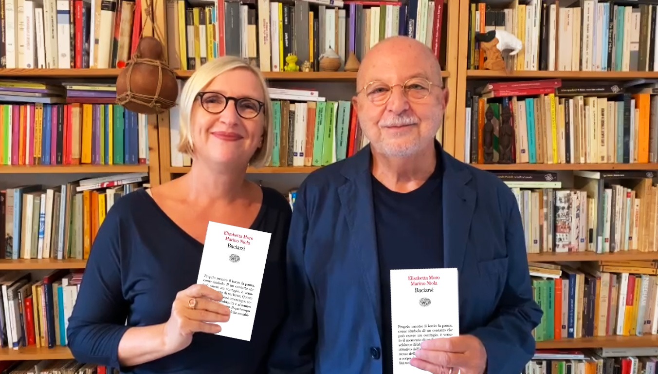 napoli_mann_niola e moro_libro-baciarsi_foto-mann