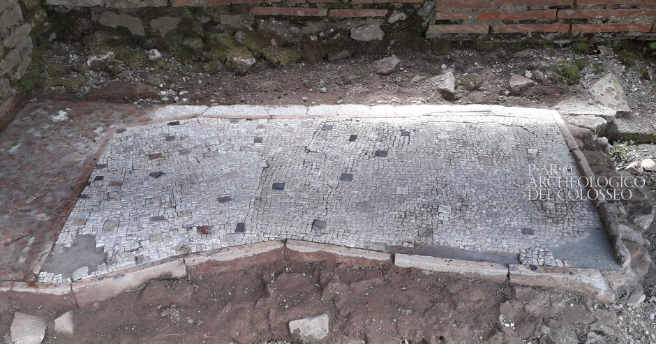 roma_foro-romano_casa-delle-vestali_rampa-metallica_mosaico-con-inserti-marmorei_foto-PArCo