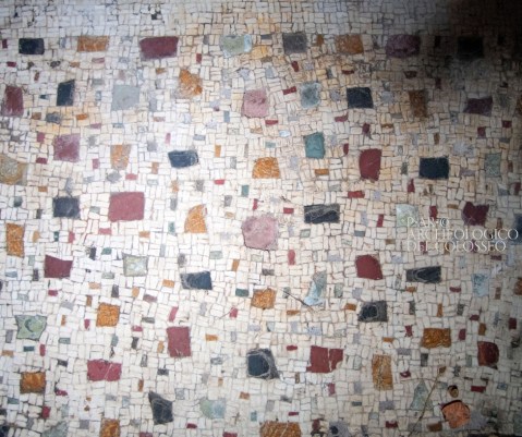 roma_palatino_casa-dei-grifi_mosaico-con-inserti-policromi_foto-PArCo