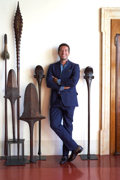 venezia_collezione-ligabue_Inti-Ligabue-tra-i-bastoni-di-comando_foto-James-Mollison