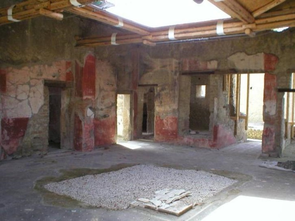 ercolano_casa-della-gemma_atrio_prima-restauri_foto-hcp