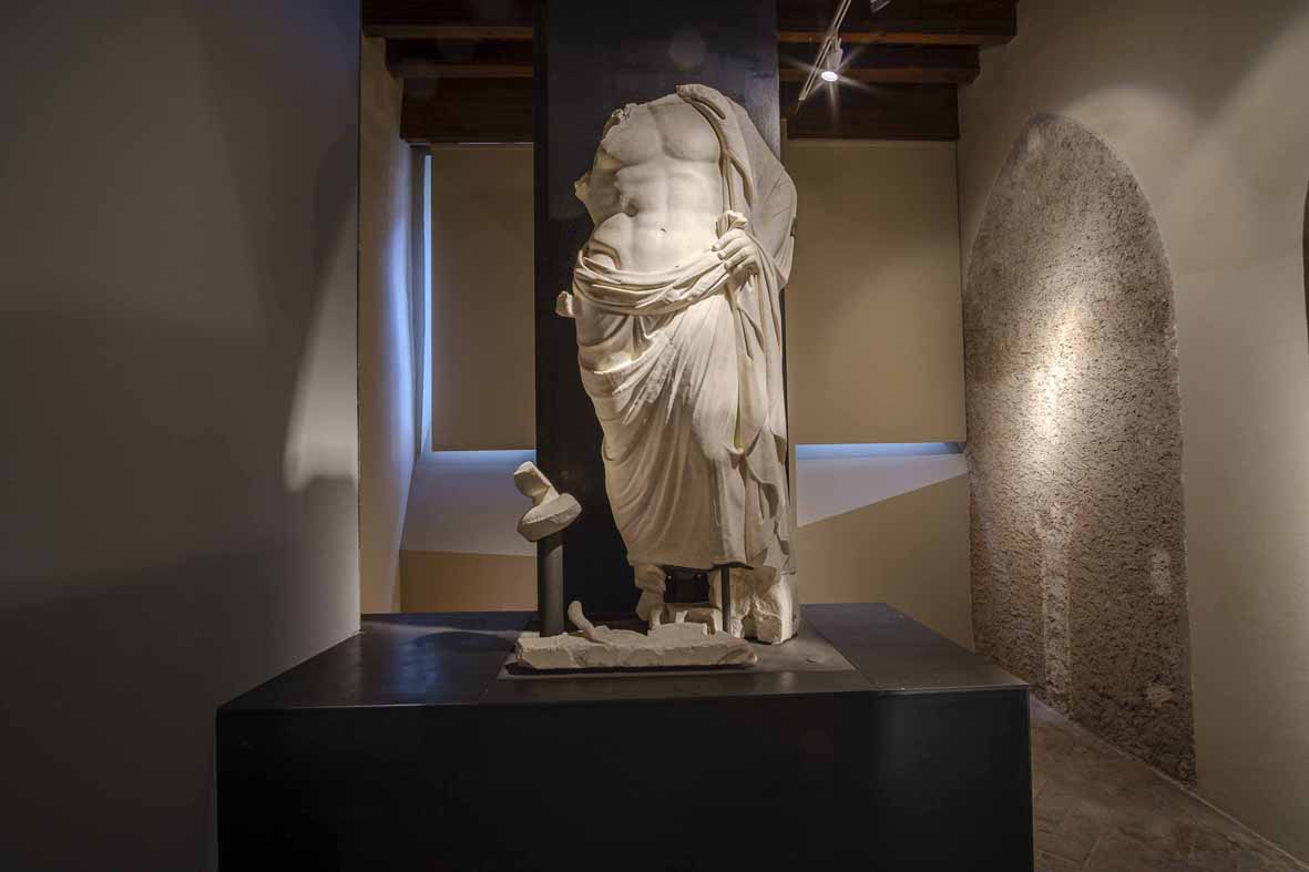 feltre_archeologico_nuovo-museo_statua-esculapio_foto-studio-esseci
