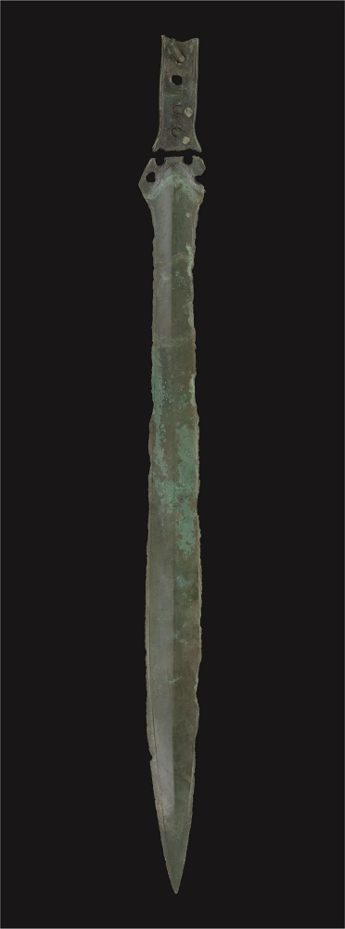 avio_antiquarium_Spada-di-bronzo_foto-archivio-Ufficio-beni-archeologici-Provincia-autonoma-trento