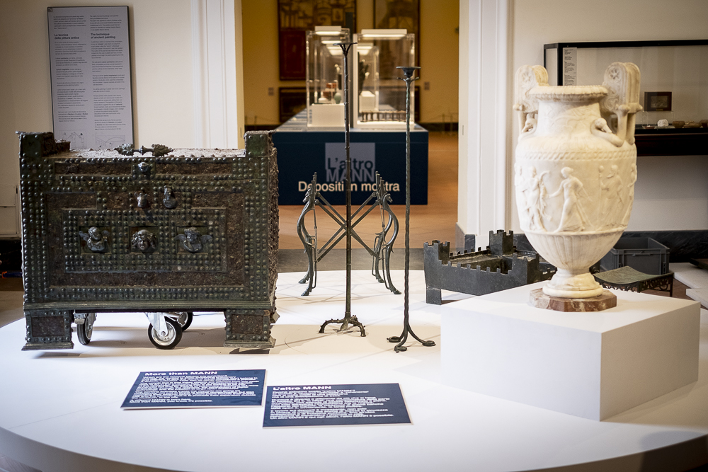 napoli_mann_mostra-l-altro-mann_reperti-pedana-introduttiva_foto-valentina-cosentino