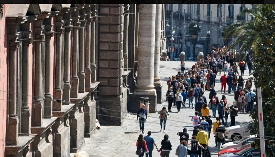 napoli_mann_visitatori-in-coda-per-entrare_foto-riccardo-siano
