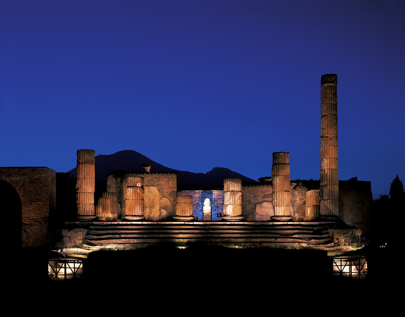 pompei_foro-di-notte_Tempio di Giove_foto-parco-archeologico-di-pompei