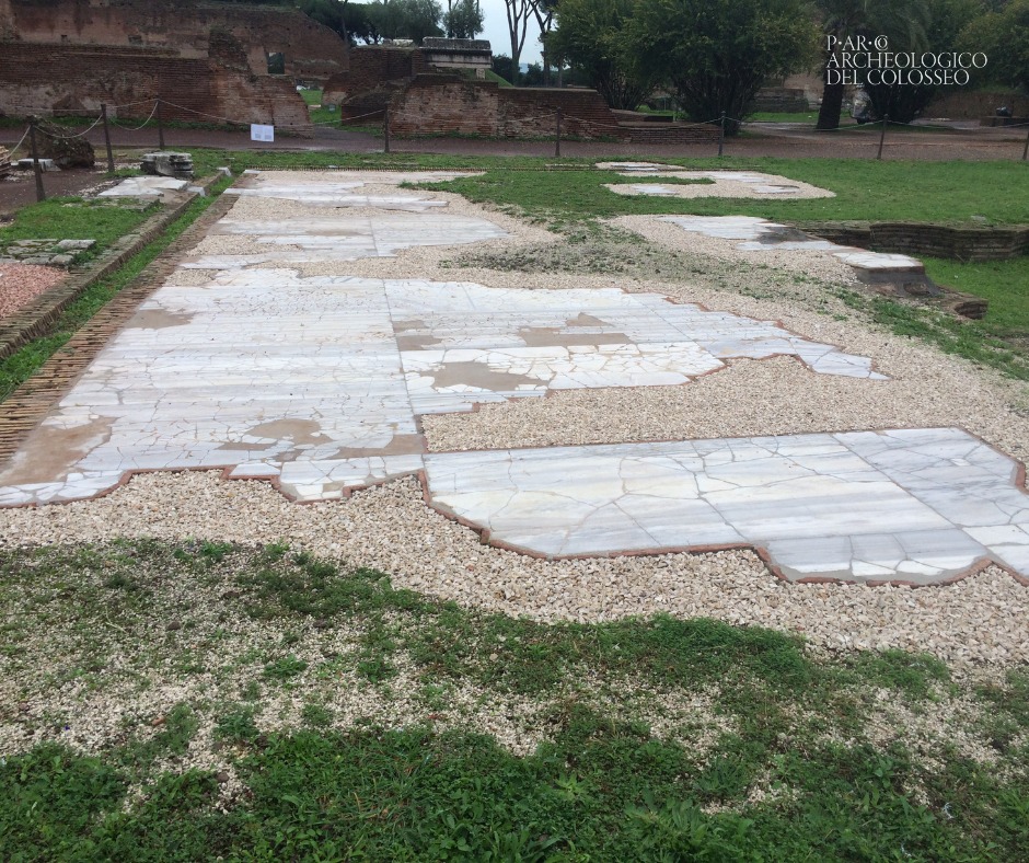 roma_palatino_domus-flavia_peristilio-centrale_marmi_foto-PArCo