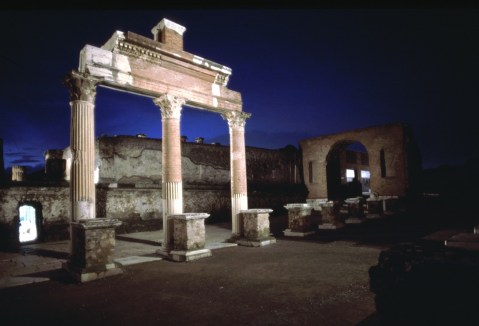 pompei_passeggiate.notturne_foro_1_foto-parco-archeologico-pompei