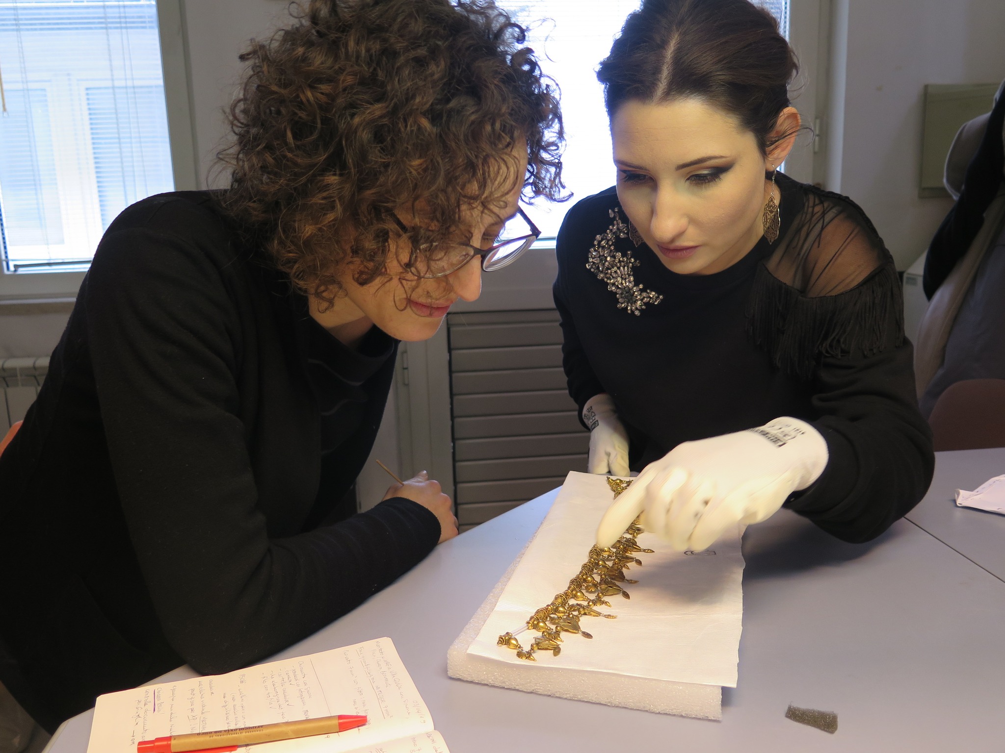 roma_villa-giulia_collezione-castellani_analisi-gioielli-in-oro_rosarosa-manca-2_foto-etru