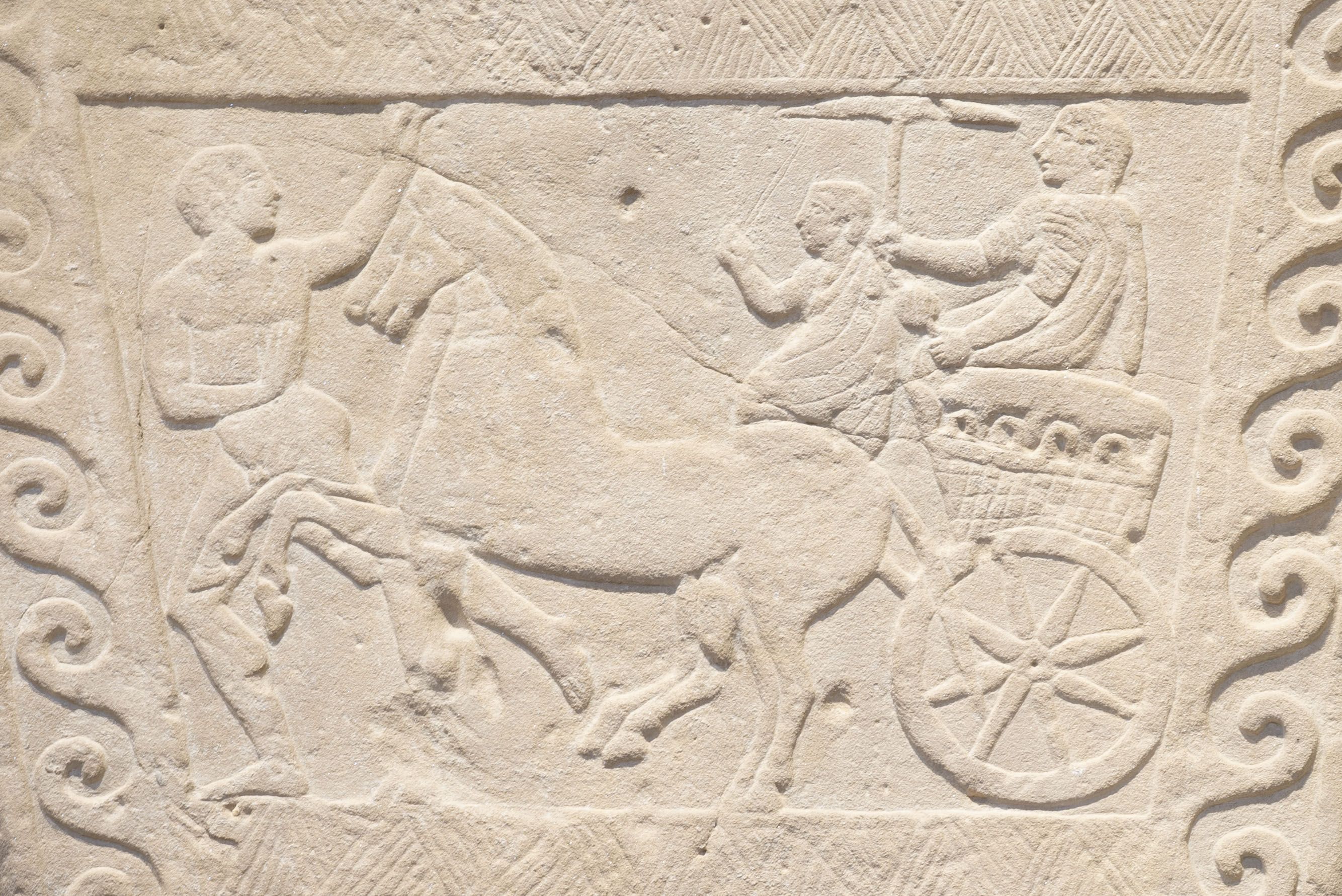 bologna_archeologico_07_Sezione_Etrusca_stele-in-arenaria_dettaglio_foto-ornella-de-carlo_courtesy-musei-civici-bo