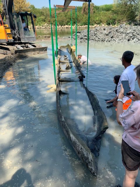 isola-dovarese_cr_fiume-oglio_messa-in-sicurezza-piroghe-medievali_3_foto-sabap-cr-mn