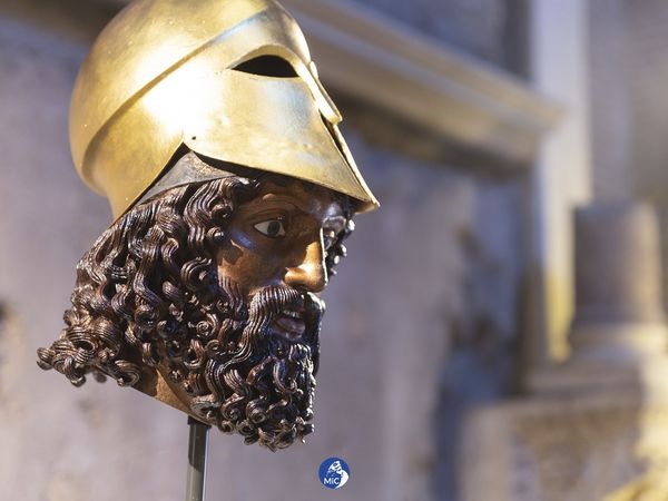 roma_parco_mostra_riproduzione-in-bronzo-testa-guerriero-A_1_foto-mic