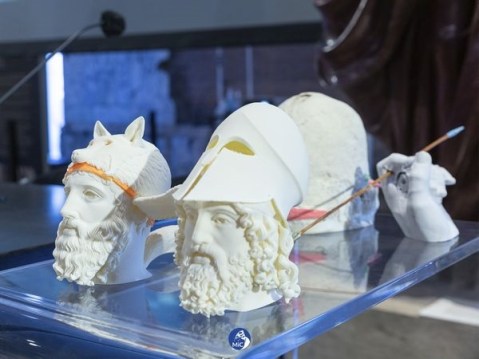 roma_parco_mostra_riproduzione-in-bronzo-testa-guerriero-A_studi-preliminari_foto-mic