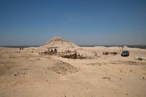 egitto_giza_abusir_tomba-comandante-soldati_area-scavo-esterna_foto-ministry-of-tourism-and-antiquities