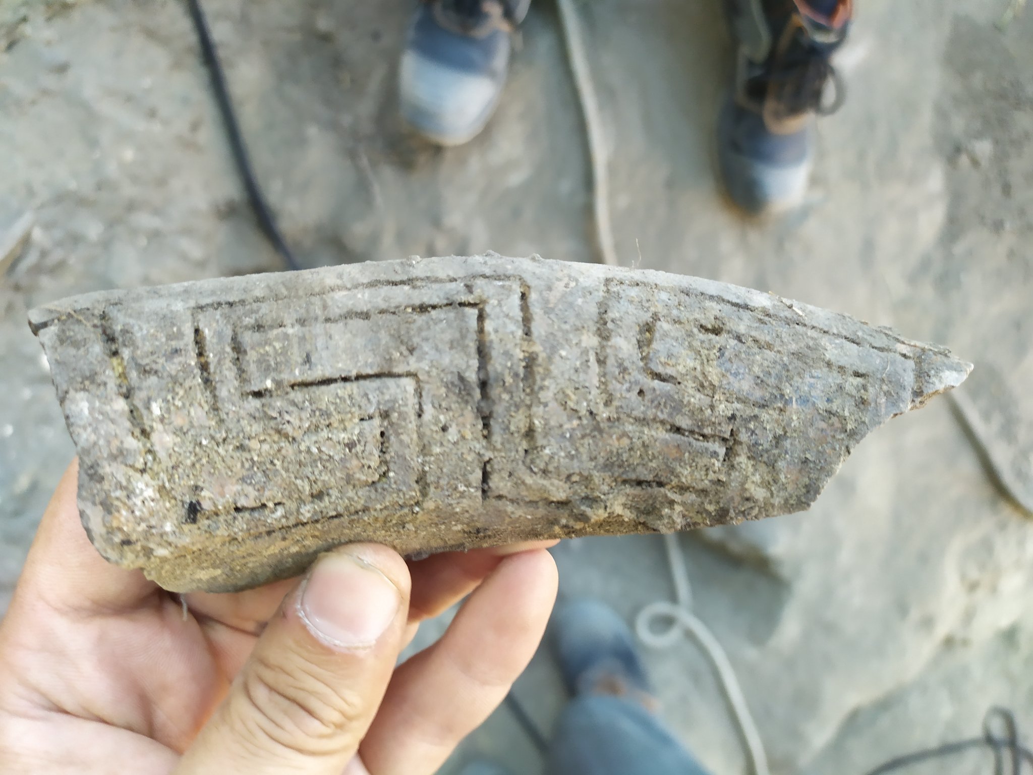 fermo_colle-girfalco_scavi-archeologici_scoperte-età-del-bronzo_ceramica-incisa_foto-unina