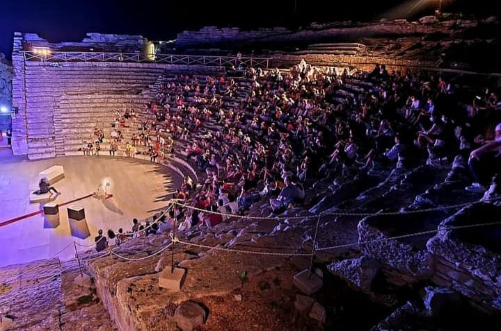 segesta_teatro-festival_teatro-antico-col-pubblico_foto-regione-siciliana