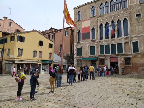 venezia_palazzo-zaguri_esterno_visitatori_foto-italmostre