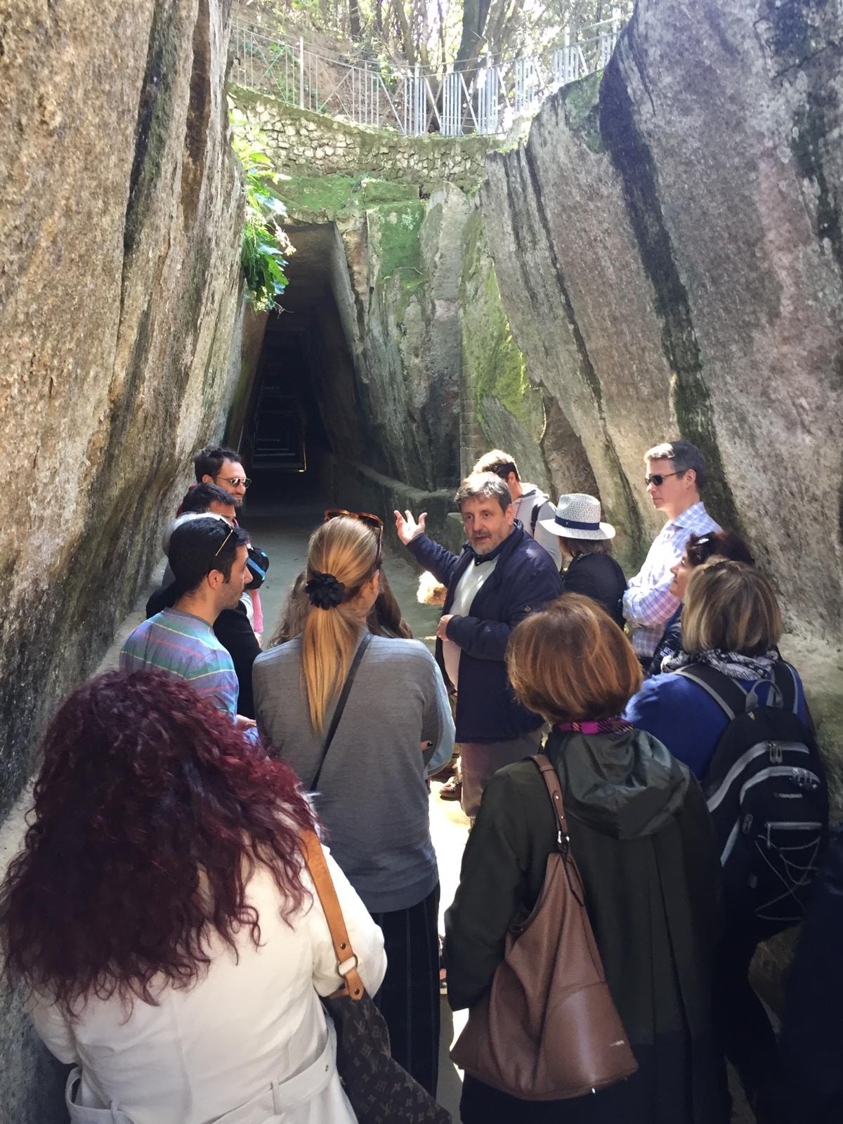 cuma_acropoli_visite-guidate-prof-rescigno_foto-pa-fleg