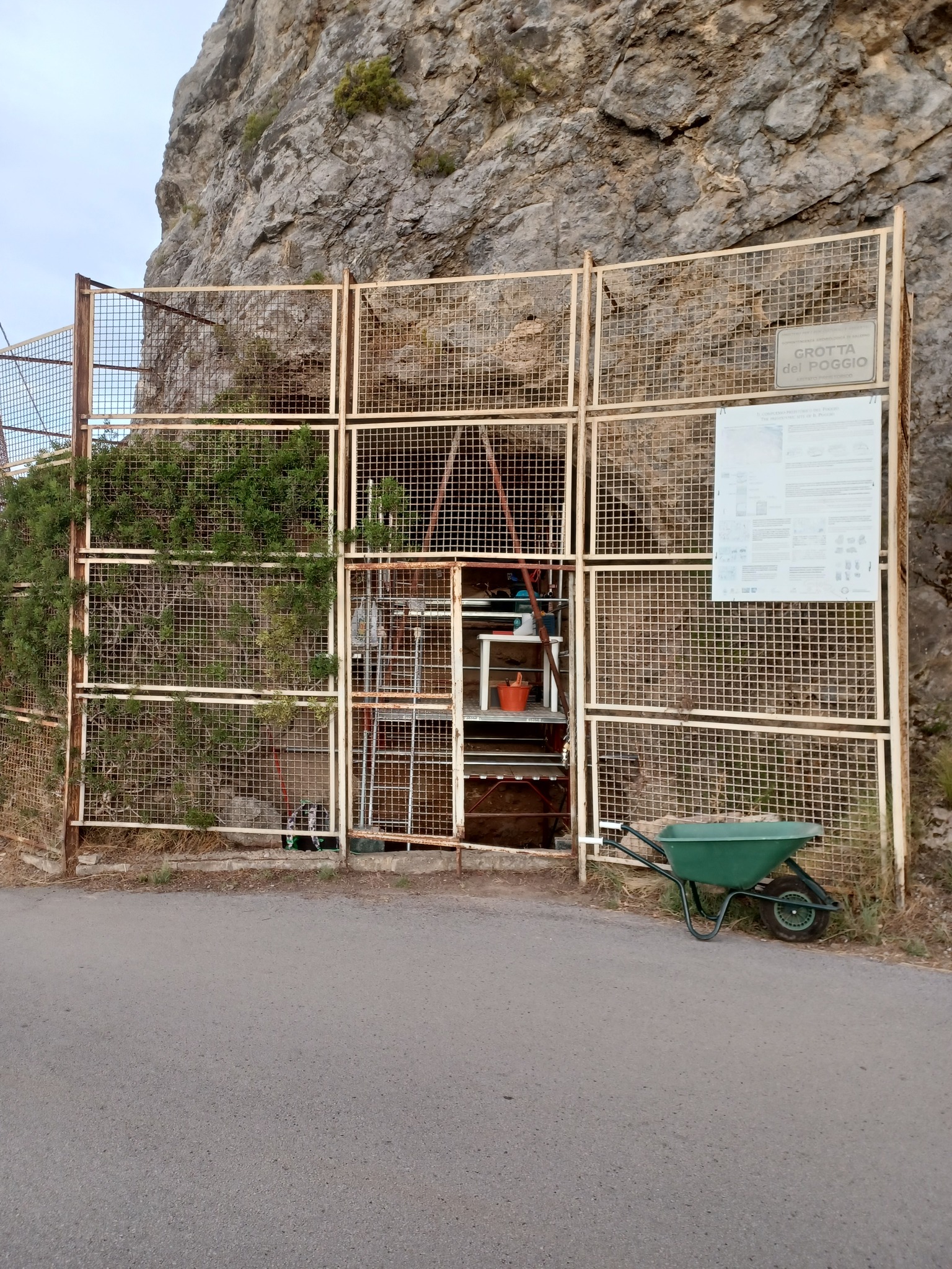 marina-di-camerota_grotta-del-poggio_ingresso_foto-unibo