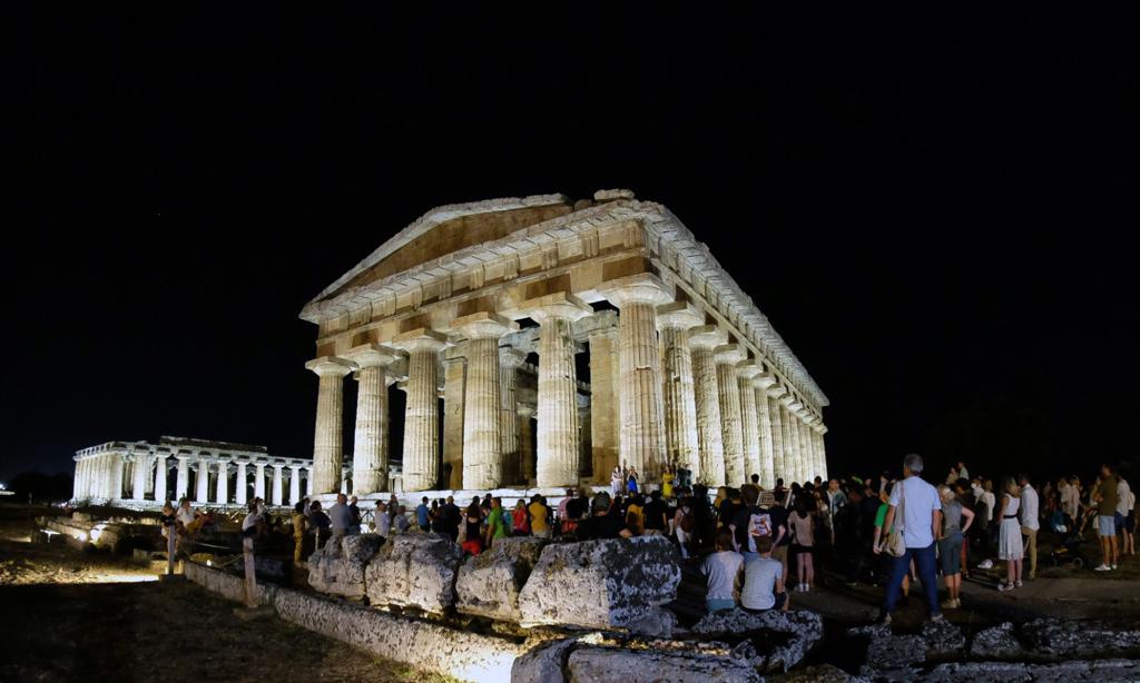paestum_parco_Riapertura Tempio di Nettuno e Basilica - Notte degli Dei_2_visitatori_foto-pa-paeve