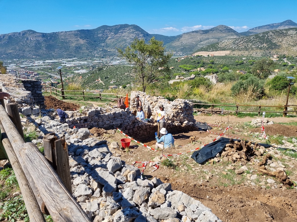 terracina_tempio-giove-anxur_area-piccolo-tempio_cantiere-di-scavo_foto-graziano-tavan