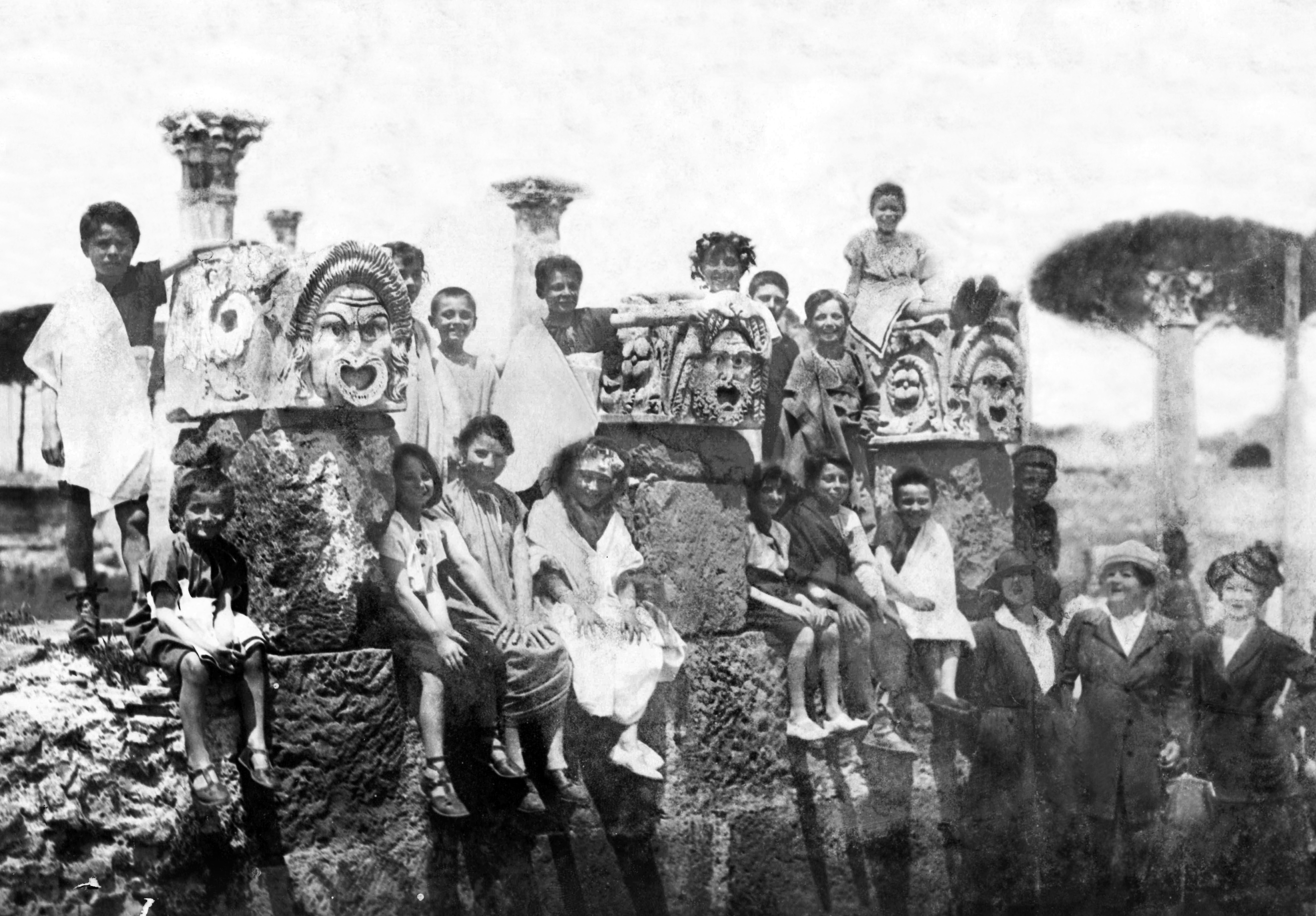 ostia-antica_parco_mostra-chi-è-di-scena_aulularia_1922_1_foto-archivio-parco-archeologico-ostia-antica