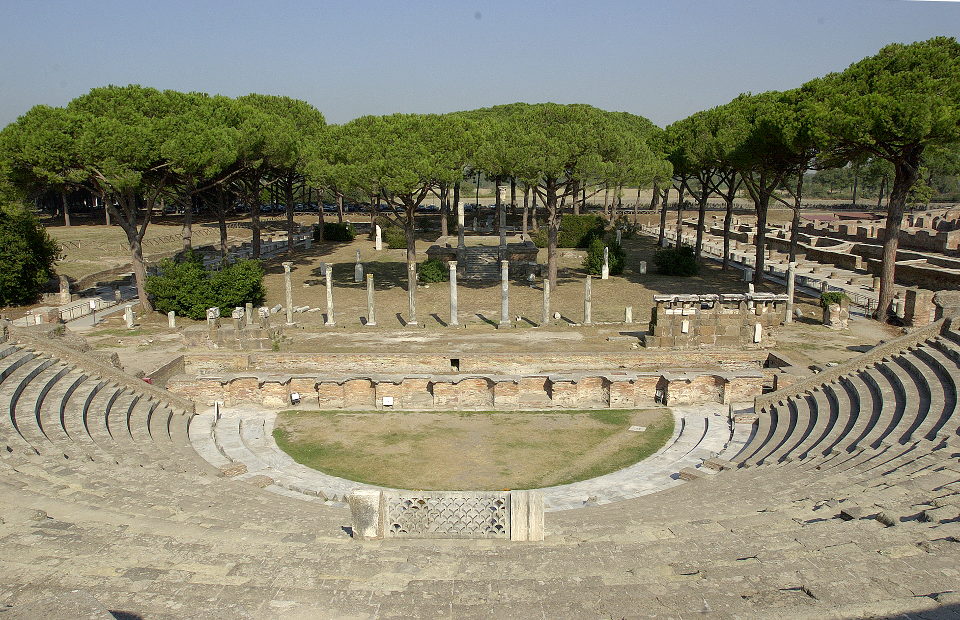 ostia-antica_parco_teatro-romano_cavea-oggi_foto-parco-archeologico-ostia-antica