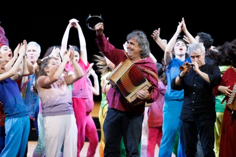 pompei_ragazzi-in-tournee-a-bologna-con-uccelli_spettacolo_1_foto-parco-pompei