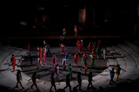 pompei_teatro-grande_Sogno di Volare_uccelli_ragazzi-di-pomepi_foto-parco-archeologico-pompei