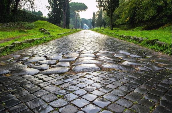 roma_via-appia-antica_tratto-di-basolato_foto-mic