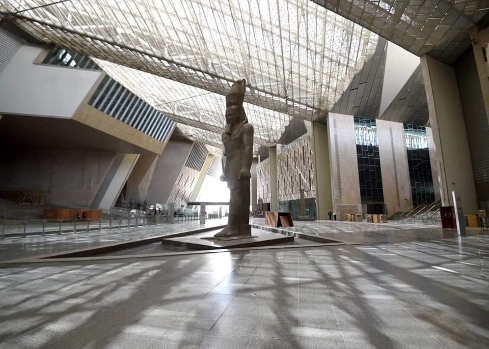 egitto_giza_GEM_sala-grande_statua-ramses-II_foto-ministry-of-tourism-and-antiquities