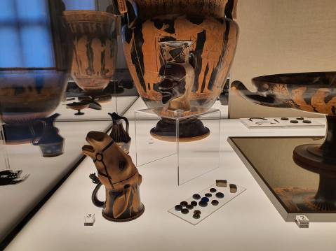 ferrara_archeologico_mostra-spina-etrusca_ceramiche_foto-drm-emilia-romagna