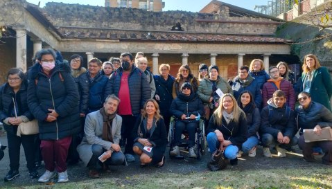 pompei_parco_ville-vesuviane-accessibili-ai-sordi_gruppo-di-sordi-con-zuchtriegel-a-villa-di-poppea_foto-parco-archeologico-pompei