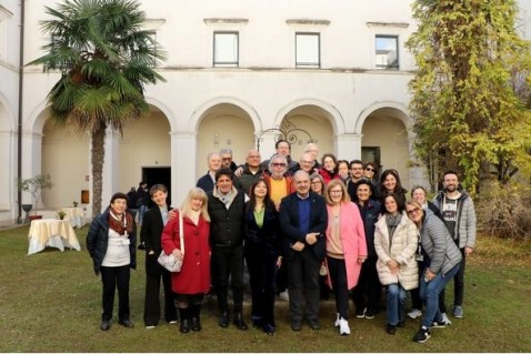 taranto_archeologico_direttrice-eva-degl-innocenti_con-lo-staff_2_foto-MArTa