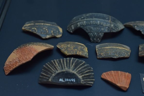 altino_archeologico_frammenti-coppe-decorate-per-libagioni-cerimonie-sacre_foto-drm-veneto