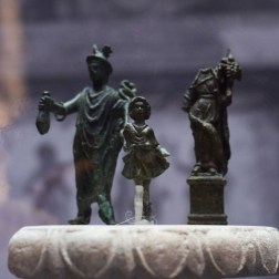 altino_museo_statuette di Lare_Abbondanza e Mercurio in bronzo da larario domestico_foto-drm-veneto